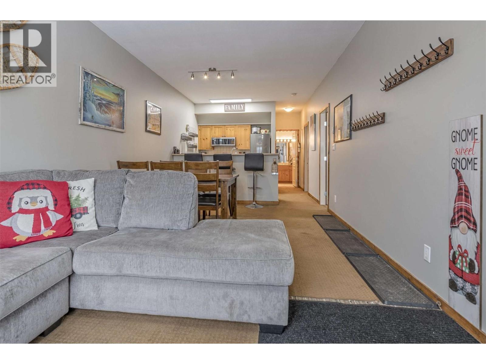 9802 Silver Star Road Unit# 109, Vernon, BC - Indoor Photo Showing Living Room