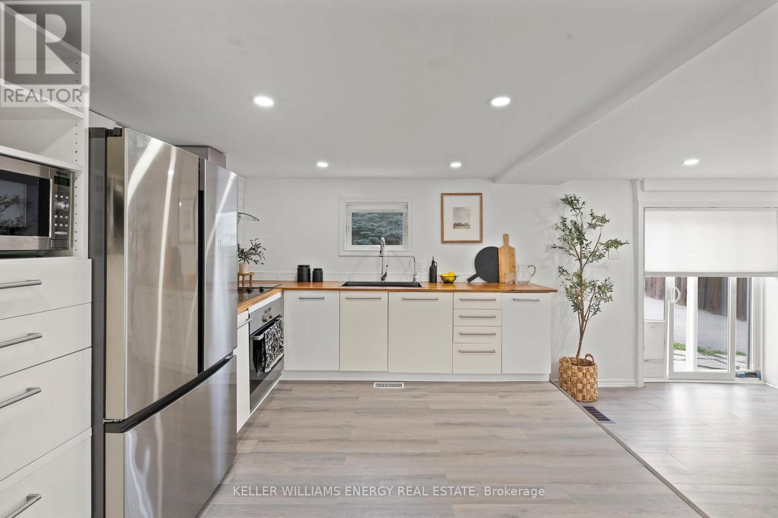 30 Pier Street, Scugog, ON - Indoor Photo Showing Kitchen