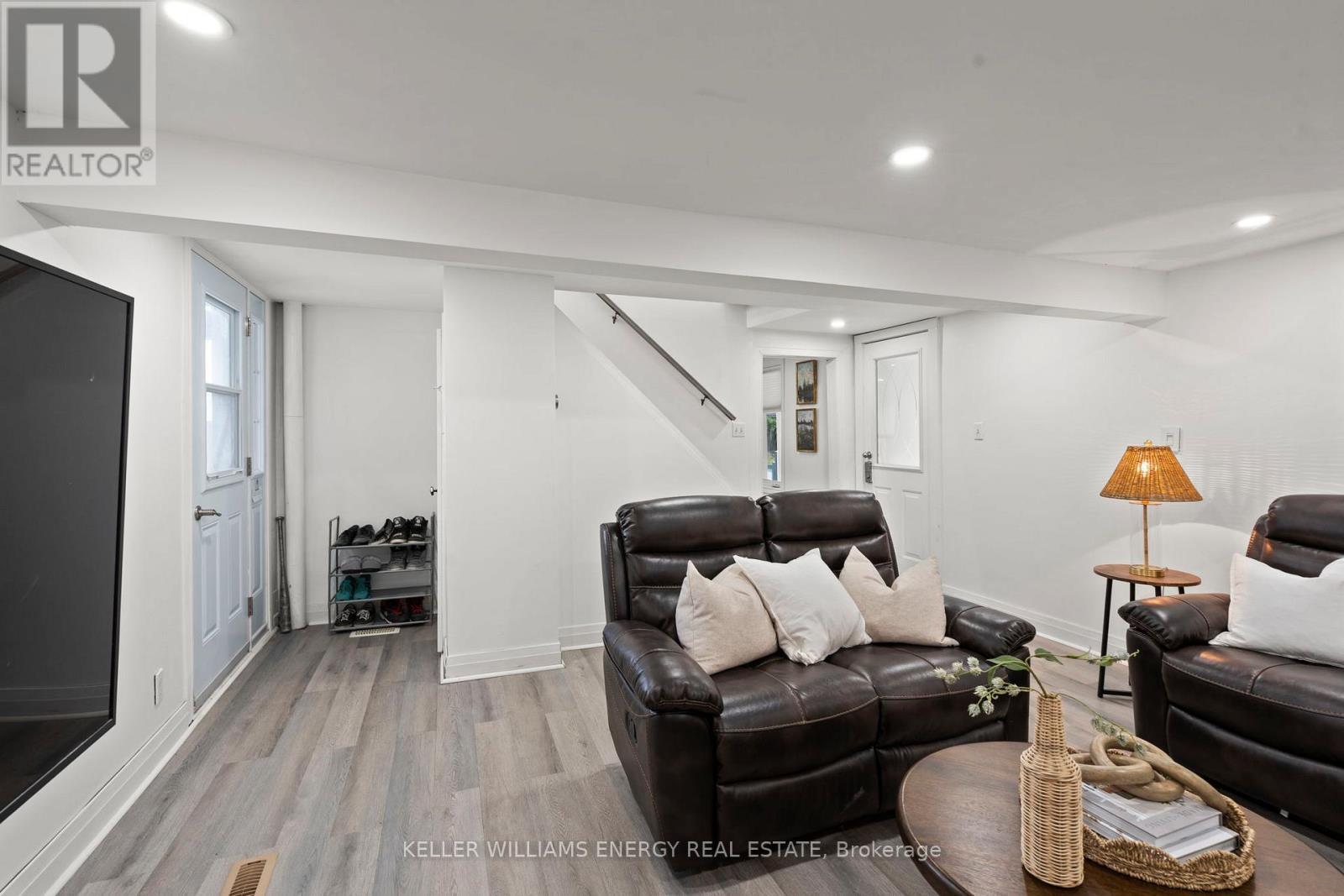 30 Pier Street, Scugog, ON - Indoor