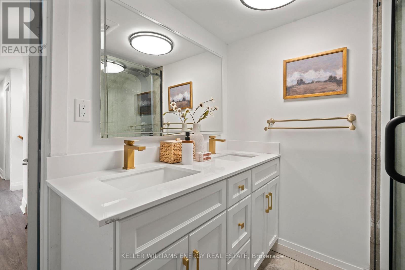 30 Pier Street, Scugog, ON - Indoor Photo Showing Bathroom