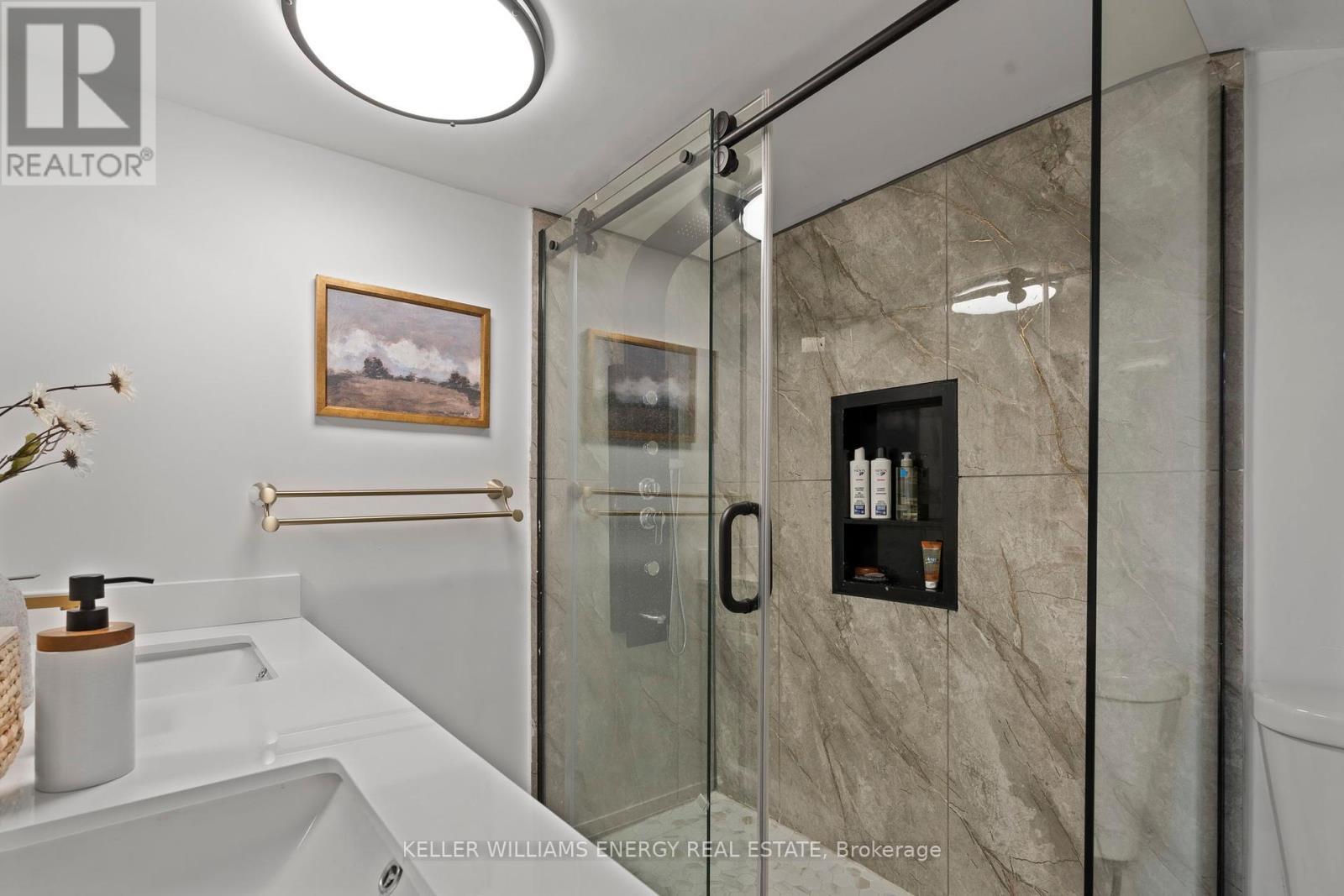 30 Pier Street, Scugog, ON - Indoor Photo Showing Bathroom