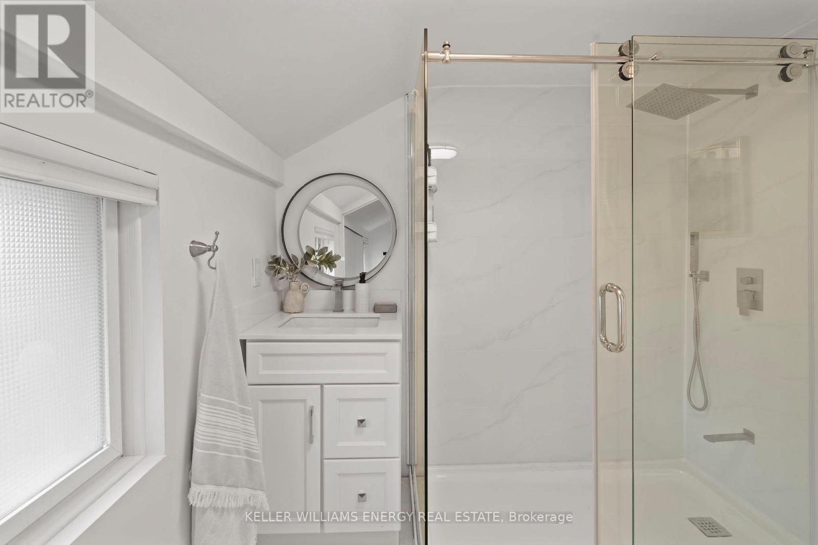 30 Pier Street, Scugog, ON - Indoor Photo Showing Bathroom