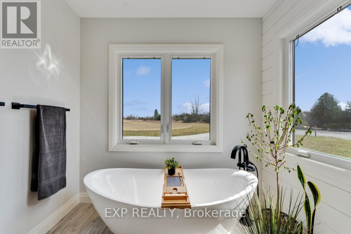 1023 Concession Road 8 Road, Brock, ON - Indoor Photo Showing Bathroom