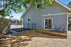 FENCED SIDE YARD -
