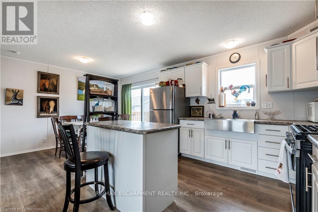 17 Bent Willow Court, Haldimand, ON - Indoor Photo Showing Kitchen With Upgraded Kitchen