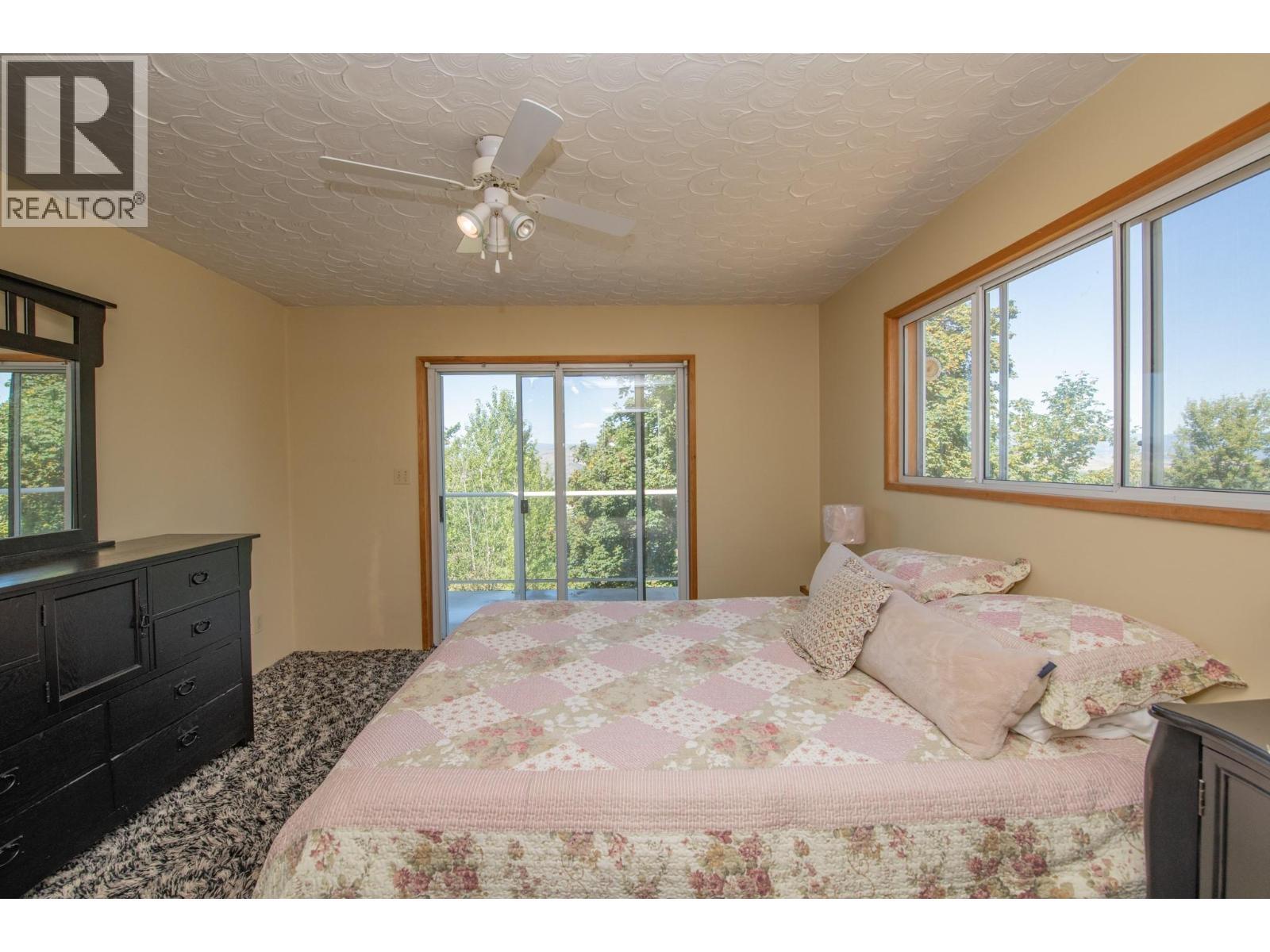 4587 Briggs Road, Vernon, BC - Indoor Photo Showing Bedroom