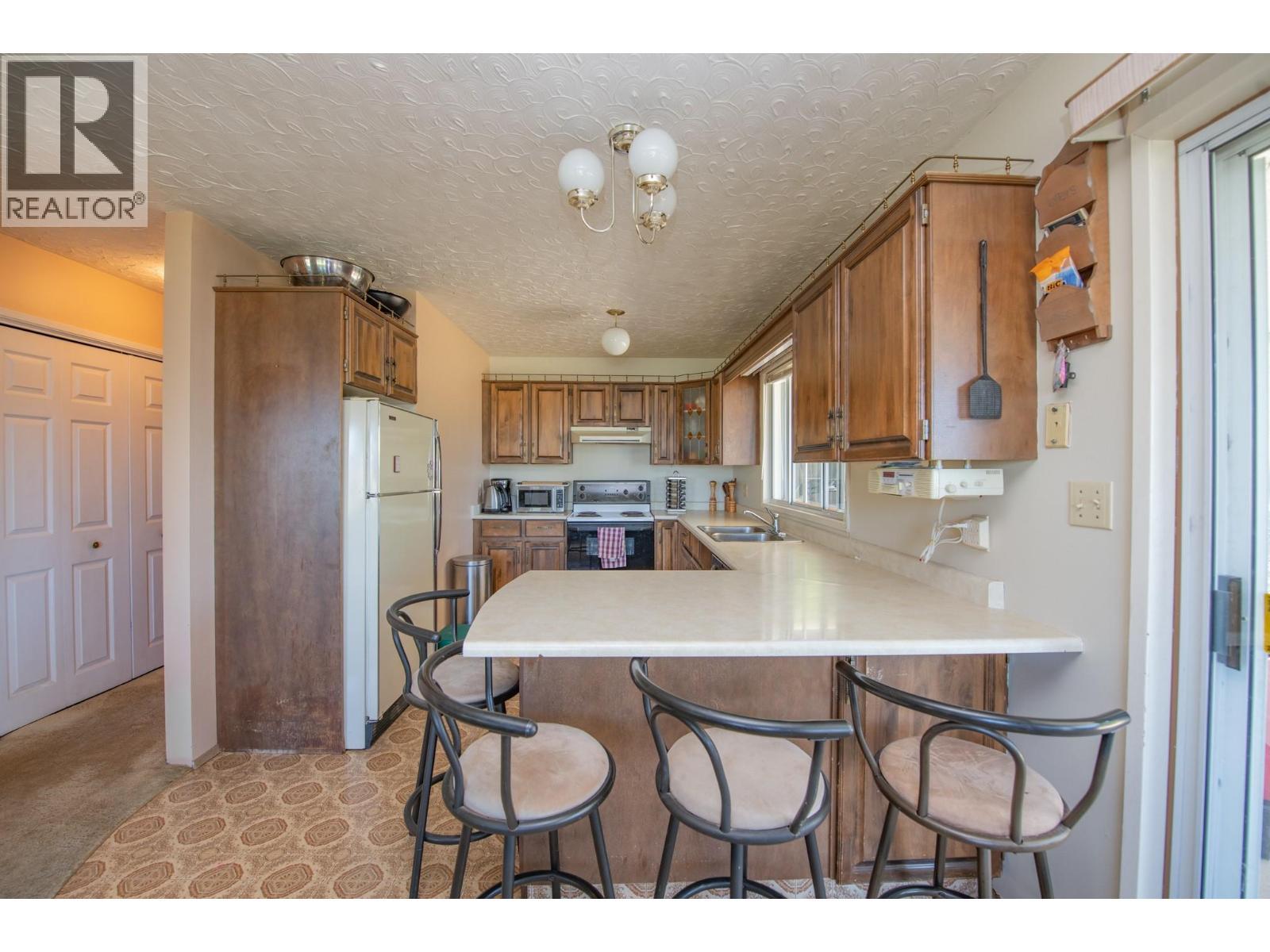 4587 Briggs Road, Vernon, BC - Indoor Photo Showing Kitchen With Double Sink