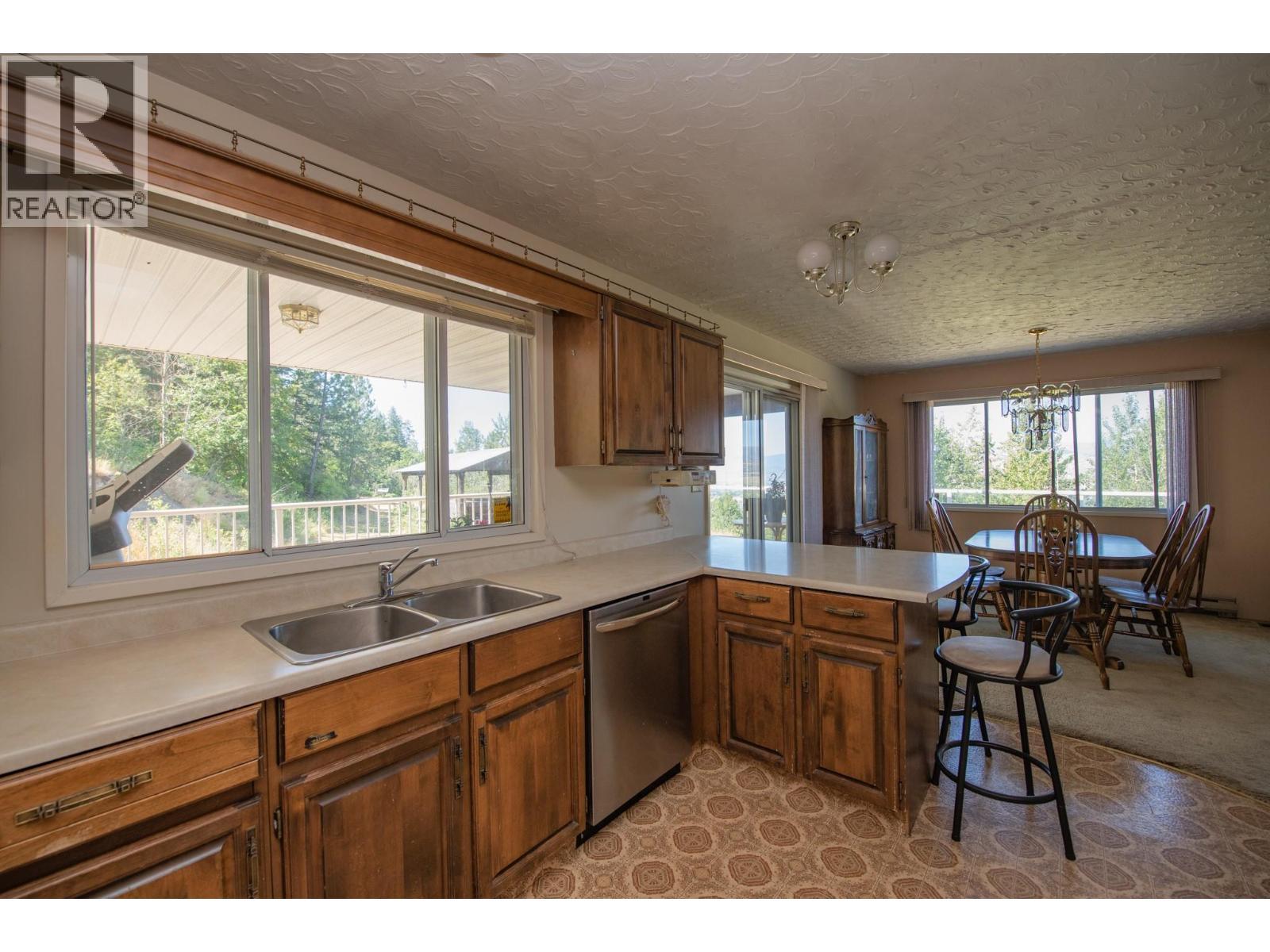 4587 Briggs Road, Vernon, BC - Indoor Photo Showing Kitchen With Double Sink