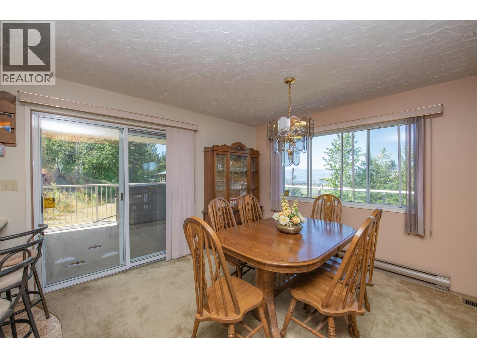 4587 Briggs Road, Vernon, BC - Indoor Photo Showing Dining Room