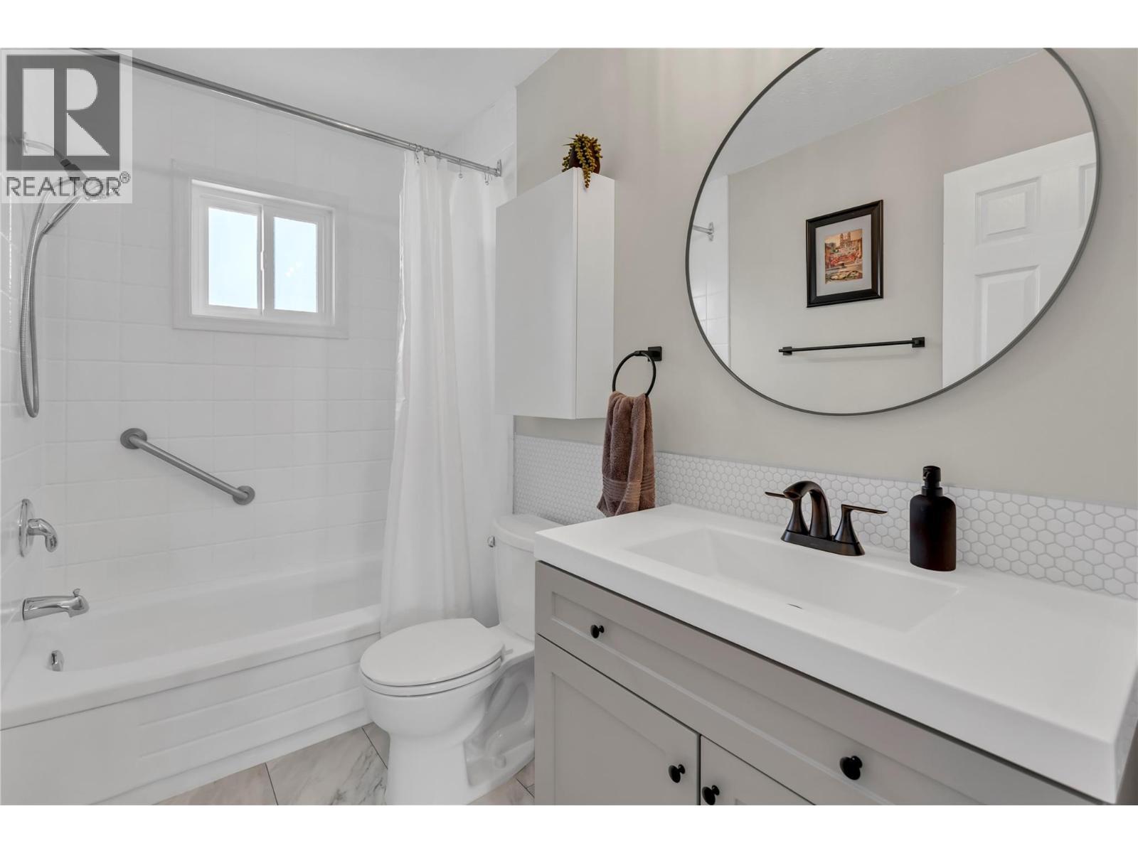 13707 Dickson Avenue Unit# 3, Summerland, BC - Indoor Photo Showing Bathroom