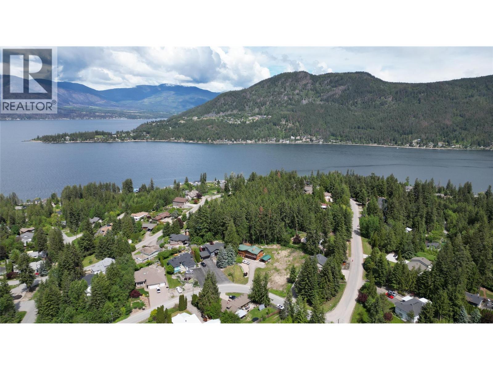 2902 Cedar Drive, Sorrento, BC