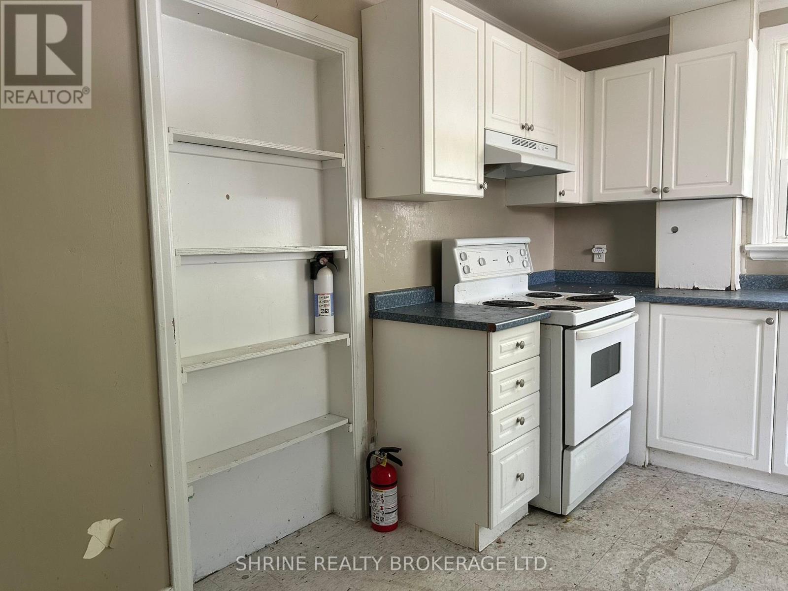 90 Huron Street, London East (East B), ON - Indoor Photo Showing Kitchen