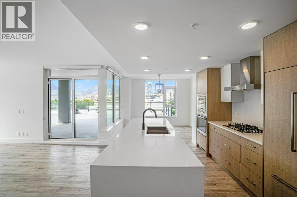 1588 Ellis Street Unit# 609, Kelowna, BC - Indoor Photo Showing Kitchen With Upgraded Kitchen