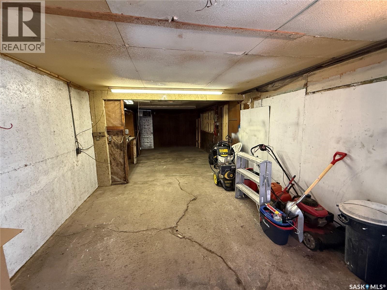 223 Eisenhower Street, Midale, SK - Indoor