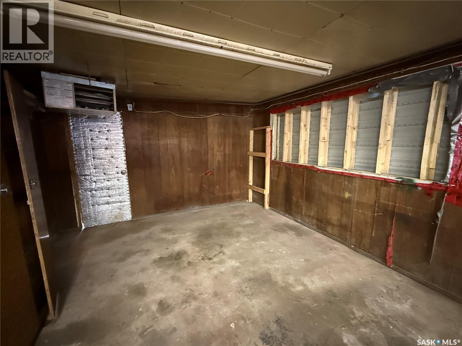 223 Eisenhower Street, Midale, SK - Indoor