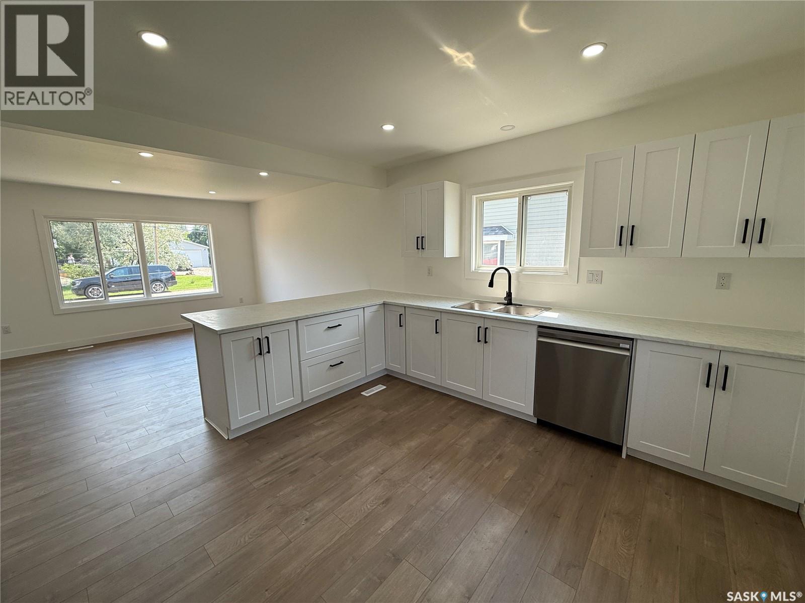 223 Eisenhower Street, Midale, SK - Indoor Photo Showing Kitchen