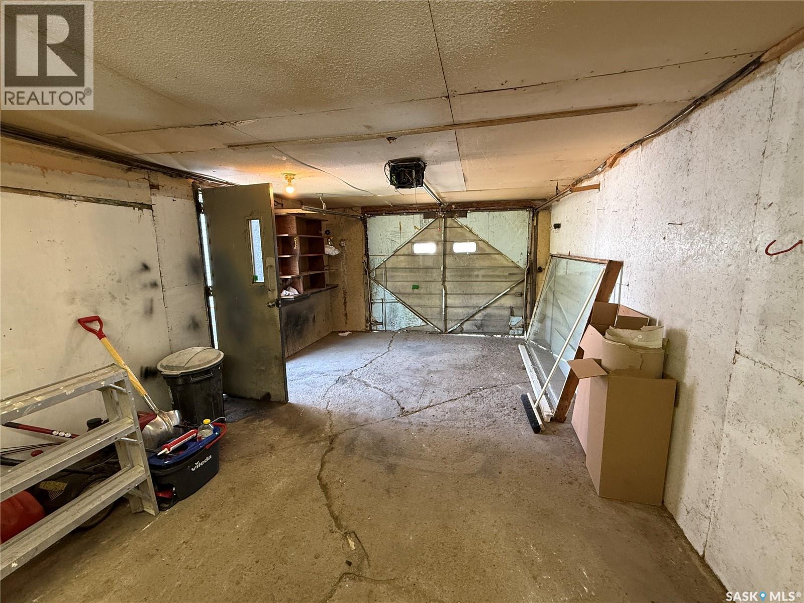 223 Eisenhower Street, Midale, SK - Indoor