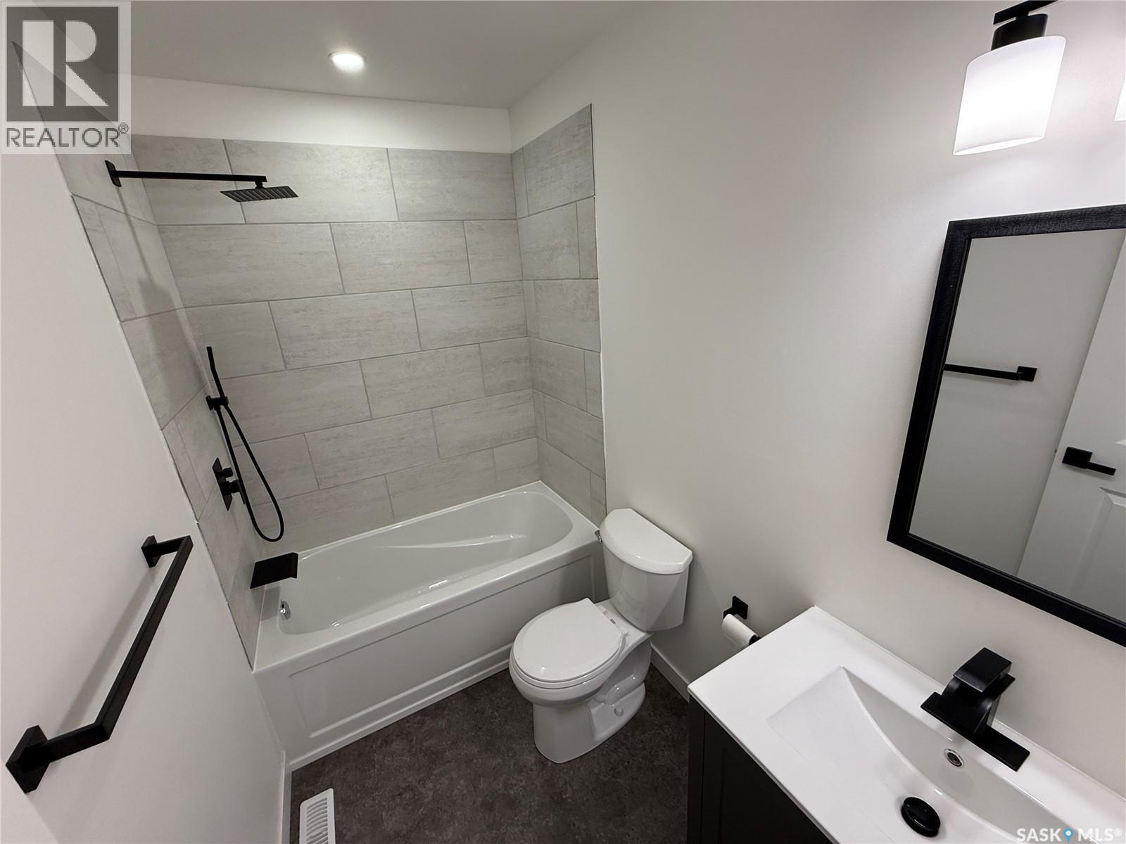 223 Eisenhower Street, Midale, SK - Indoor Photo Showing Bathroom