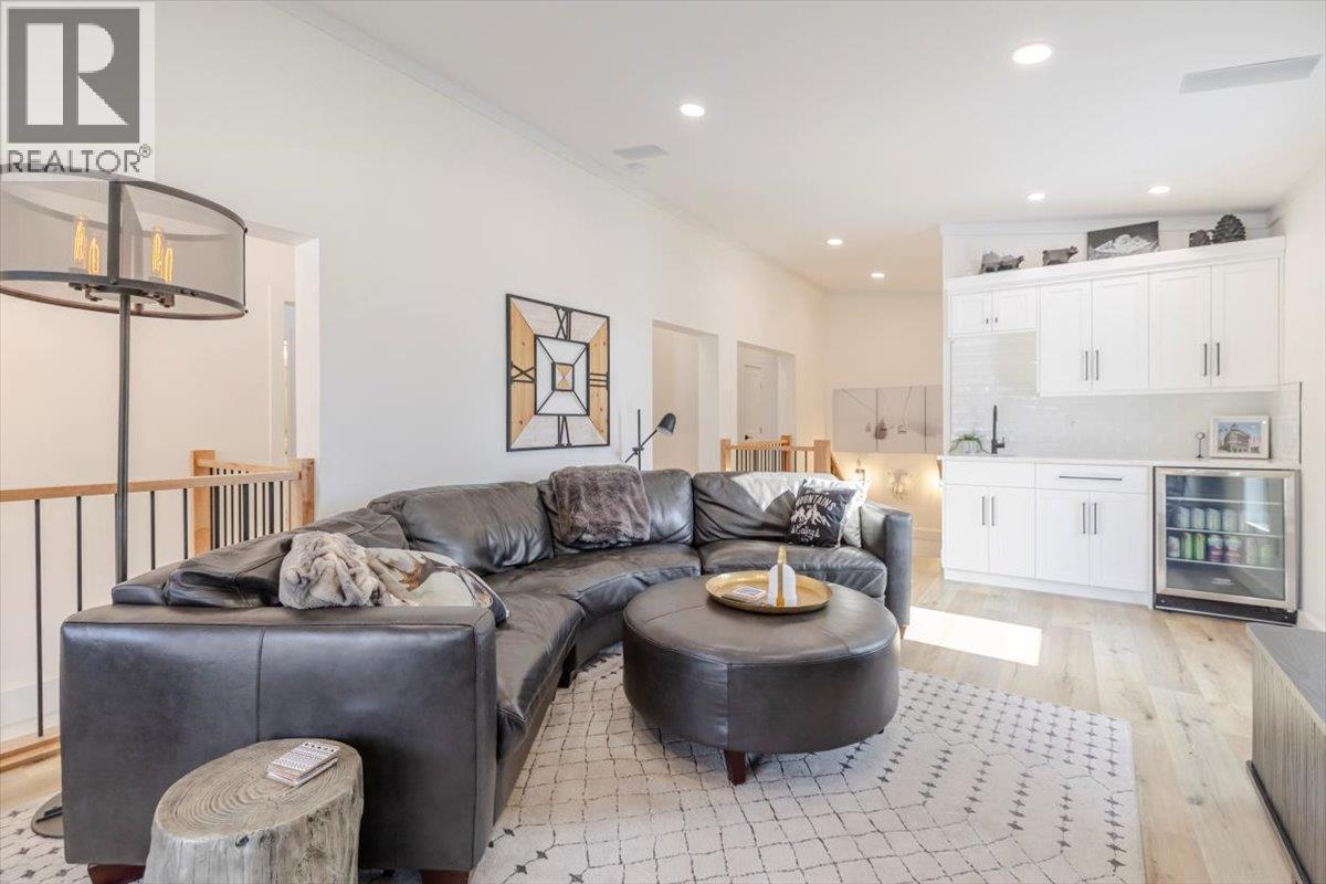 4600 Alpine Way, Fernie, BC - Indoor Photo Showing Living Room