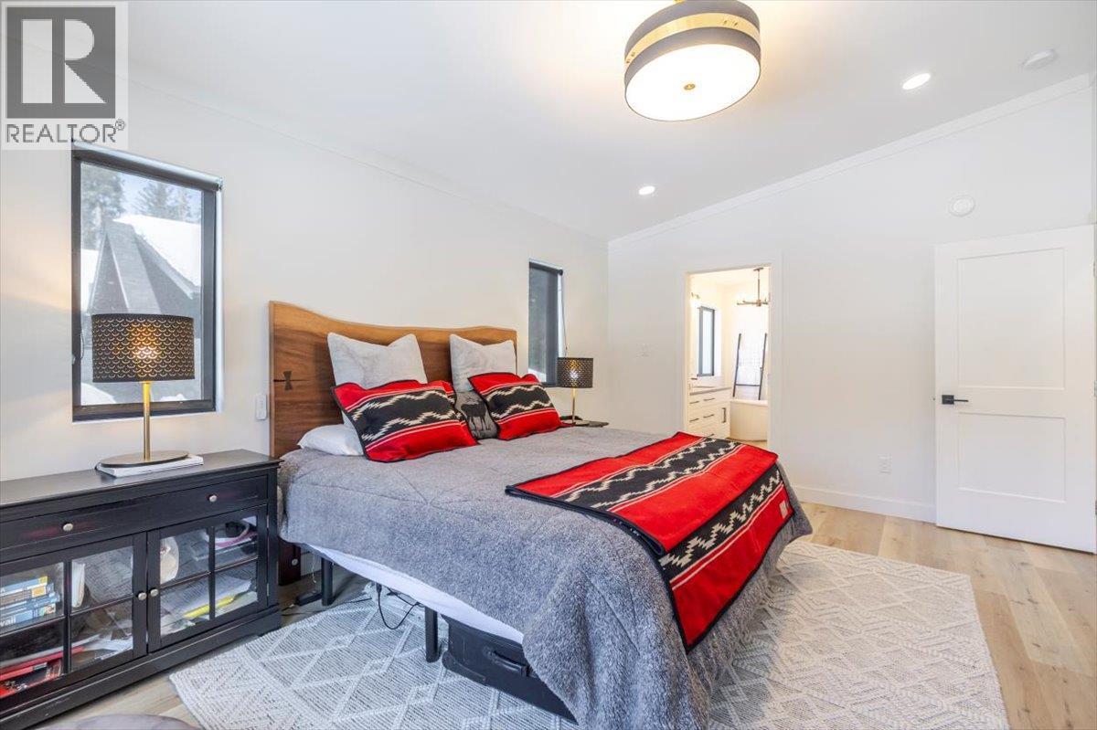 4600 Alpine Way, Fernie, BC - Indoor Photo Showing Bedroom