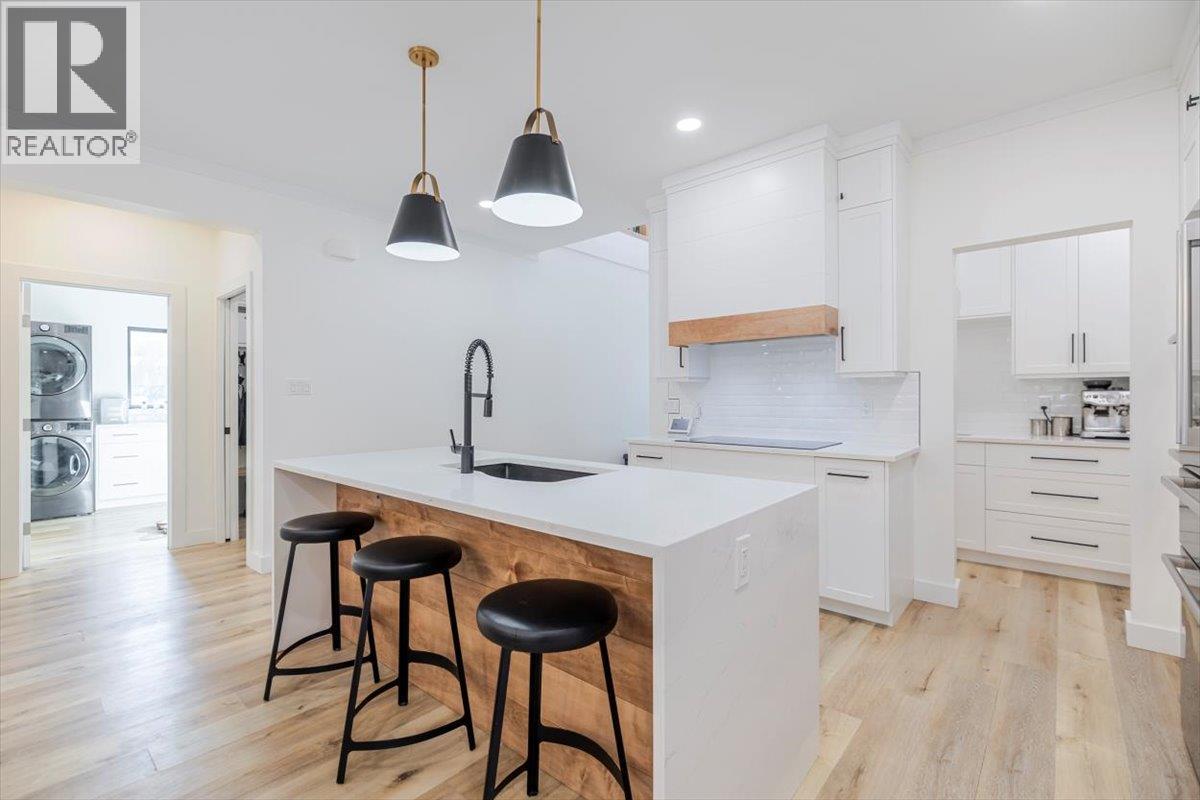 4600 Alpine Way, Fernie, BC - Indoor Photo Showing Kitchen With Upgraded Kitchen