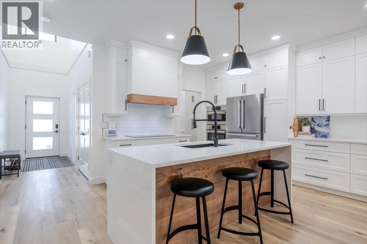4600 Alpine Way, Fernie, BC - Indoor Photo Showing Kitchen With Upgraded Kitchen