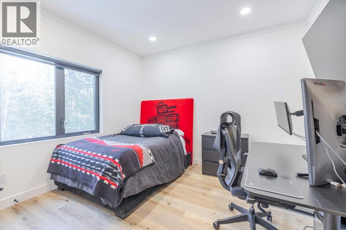 4600 Alpine Way, Fernie, BC - Indoor Photo Showing Bedroom
