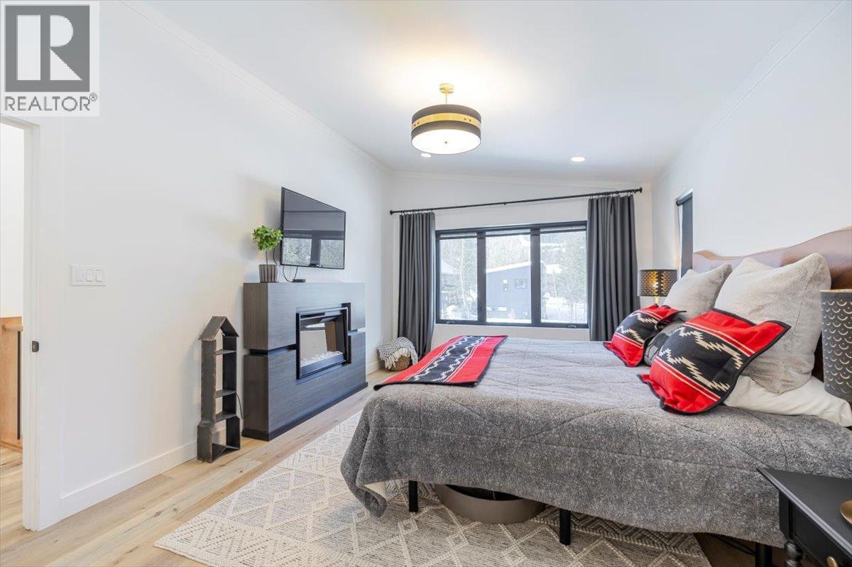 4600 Alpine Way, Fernie, BC - Indoor Photo Showing Bedroom