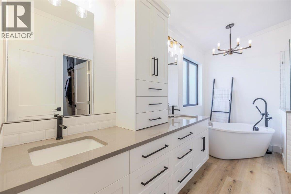 4600 Alpine Way, Fernie, BC - Indoor Photo Showing Bathroom
