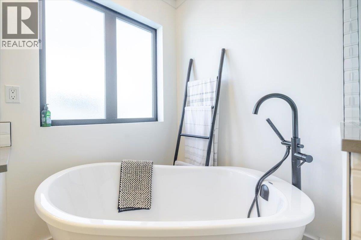 4600 Alpine Way, Fernie, BC - Indoor Photo Showing Bathroom