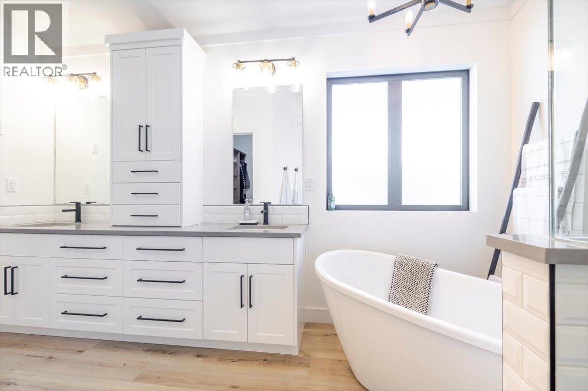 4600 Alpine Way, Fernie, BC - Indoor Photo Showing Bathroom
