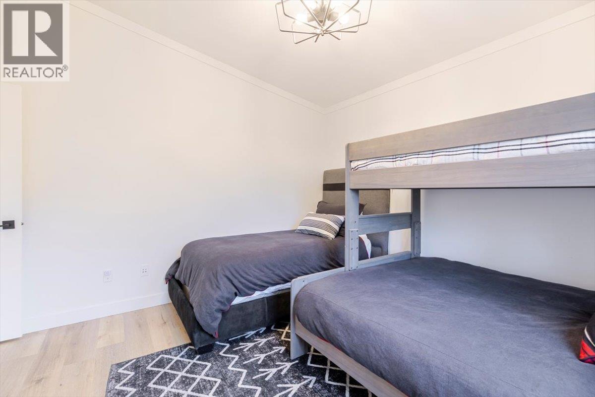 4600 Alpine Way, Fernie, BC - Indoor Photo Showing Bedroom