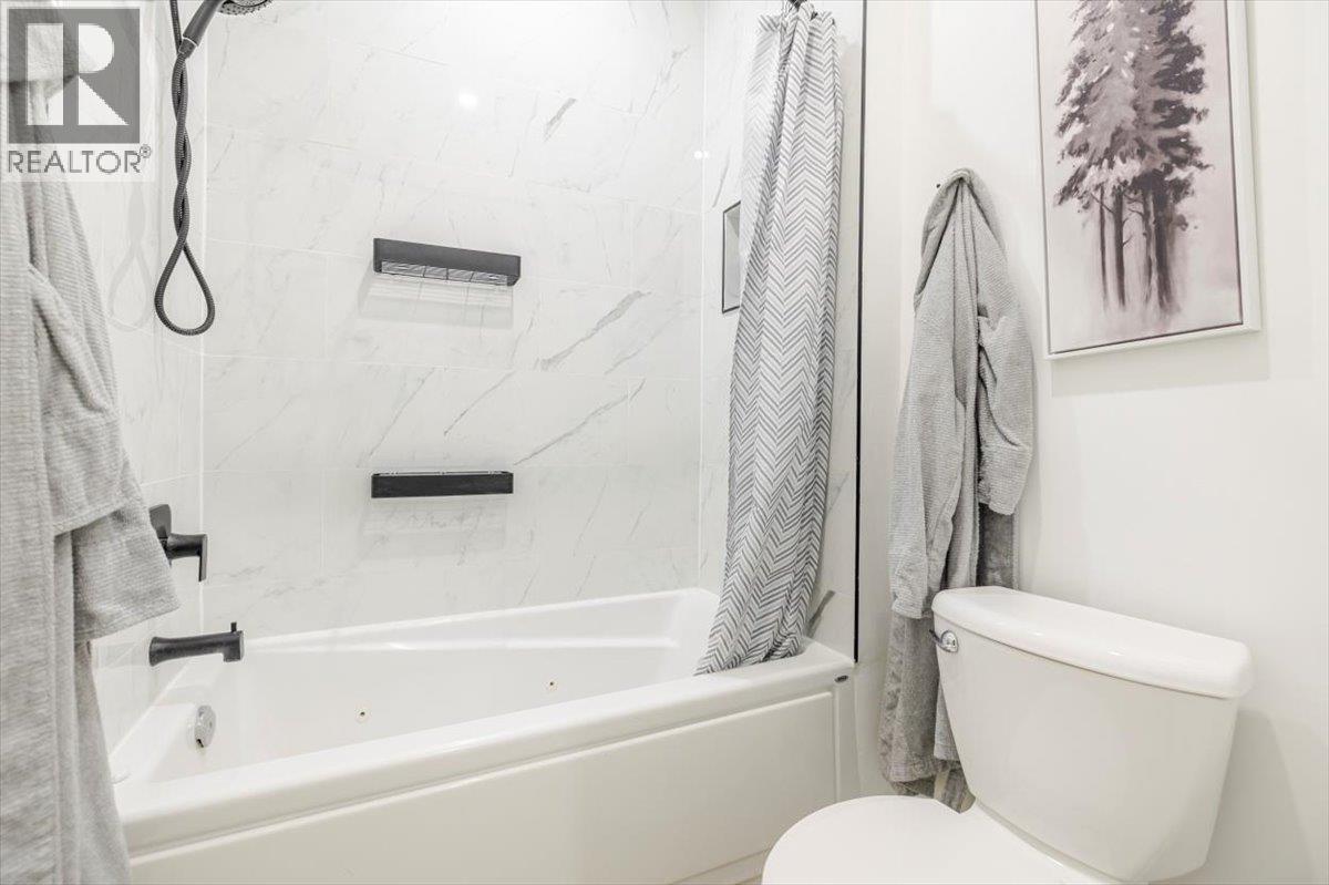 4600 Alpine Way, Fernie, BC - Indoor Photo Showing Bathroom