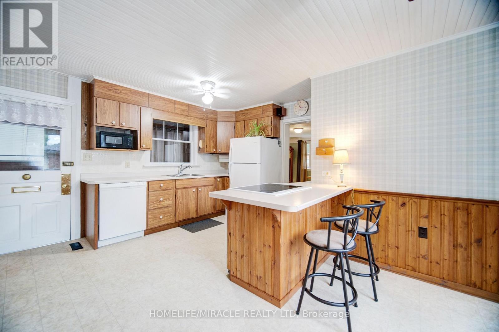 69 Bee Street, Woodstock, ON - Indoor Photo Showing Kitchen