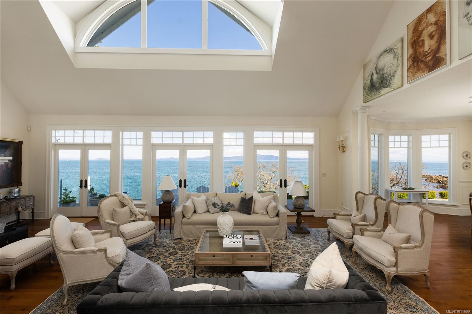 2600 Queenswood Dr, Saanich, BC