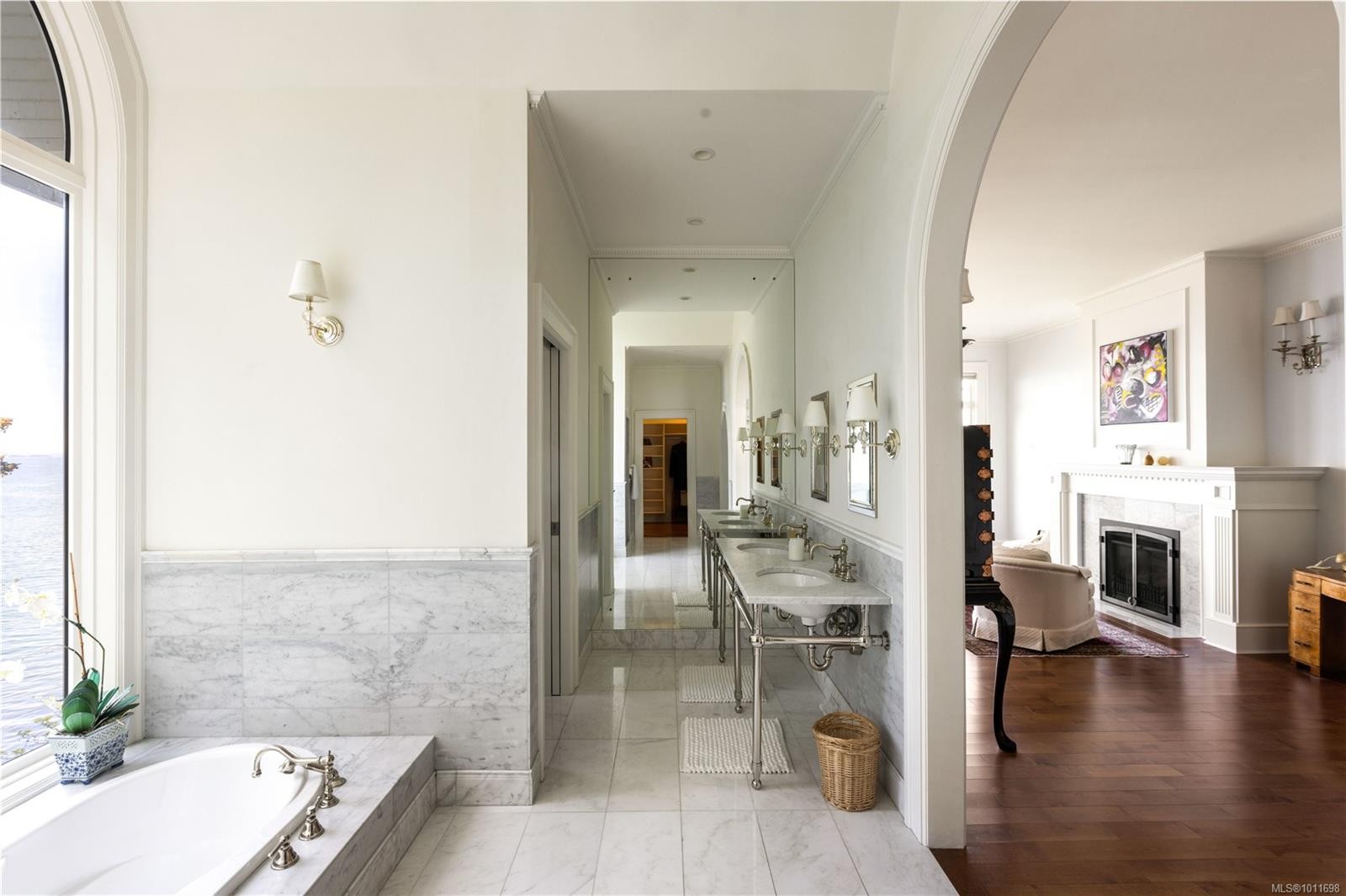 2600 Queenswood Dr, Saanich, BC