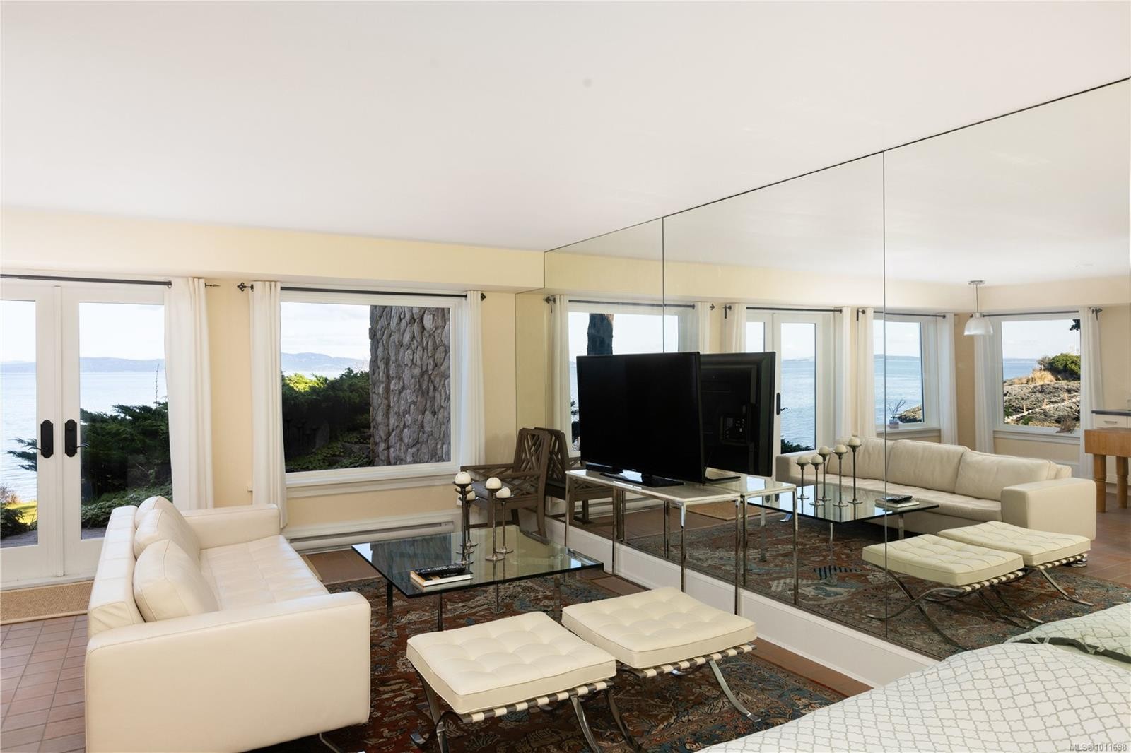 2600 Queenswood Dr, Saanich, BC