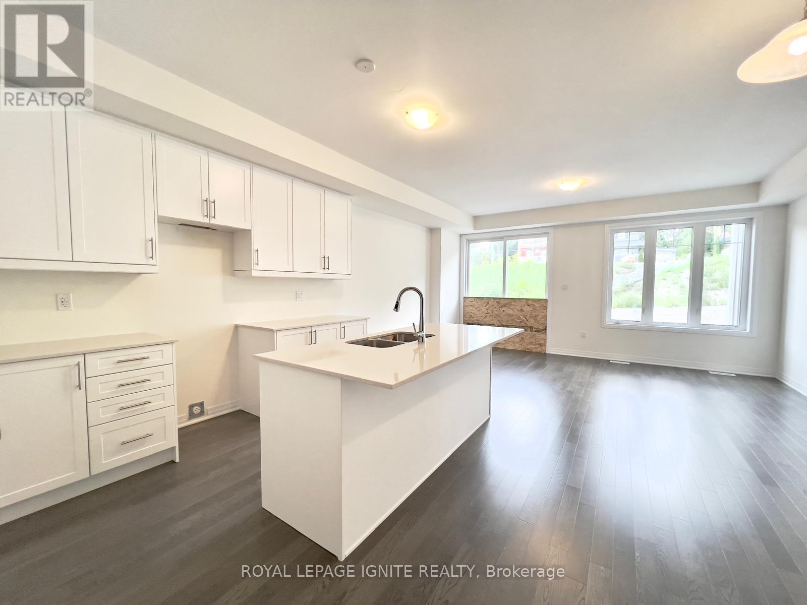 562 Hudson Crescent, Midland, ON - Indoor Photo Showing Kitchen With Double Sink
