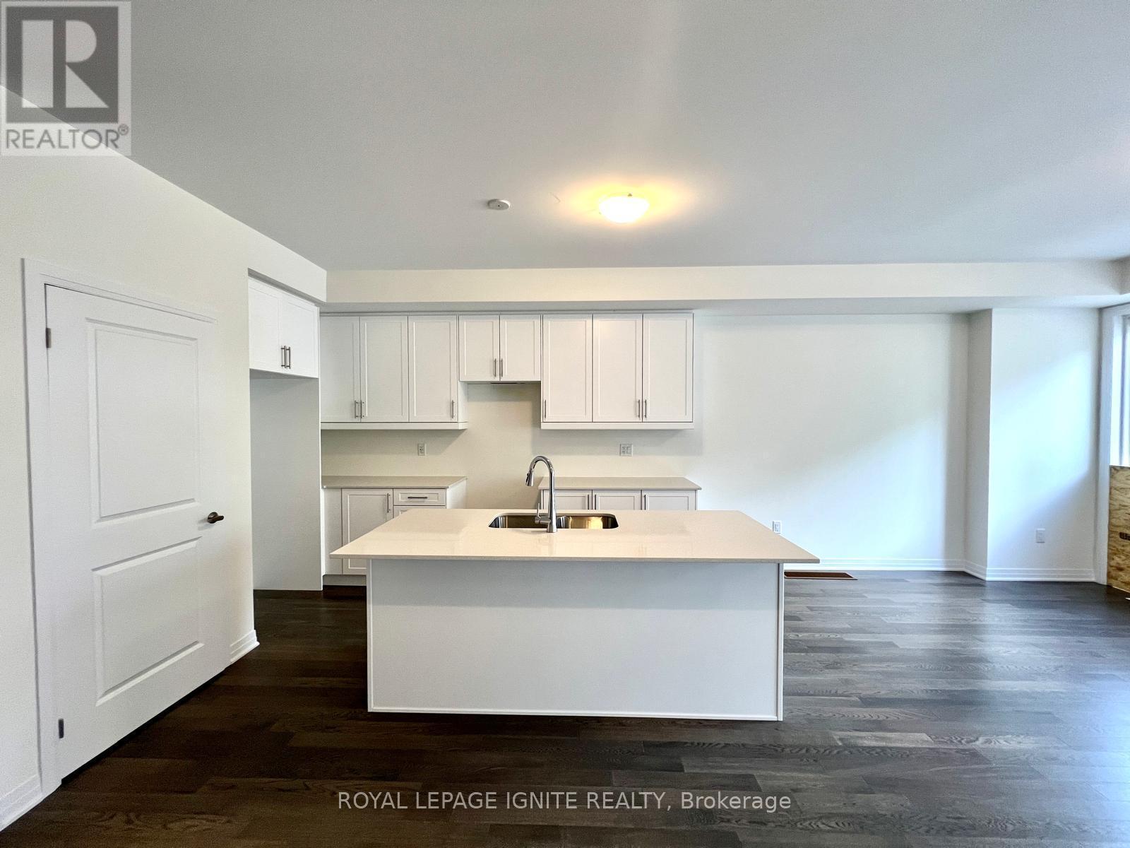 562 Hudson Crescent, Midland, ON - Indoor Photo Showing Kitchen With Double Sink