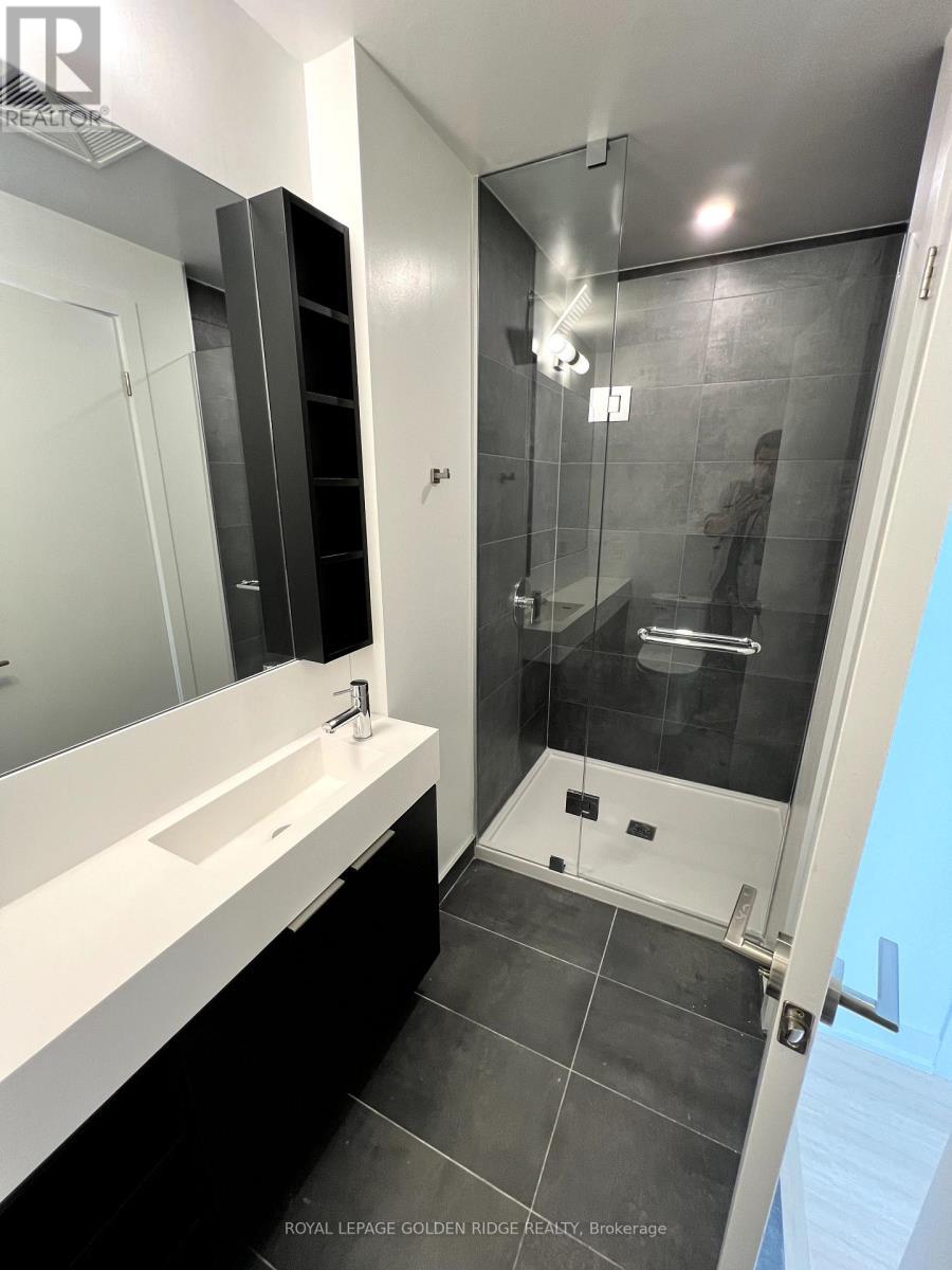 Ph02 - 8 Wellesley Street W, Toronto, ON - Indoor Photo Showing Bathroom