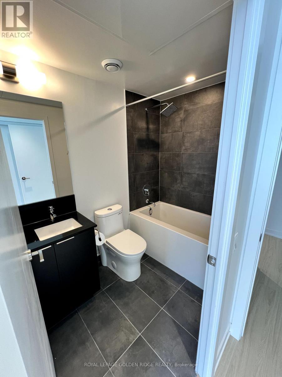 Ph02 - 8 Wellesley Street W, Toronto, ON - Indoor Photo Showing Bathroom