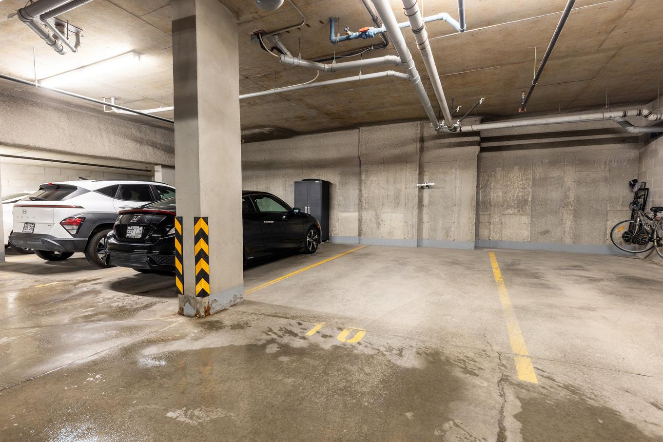 Garage - 501-2935 Av. Des Aristocrates, Laval (Duvernay), QC - Indoor Photo Showing Garage