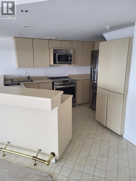 380 Pelissier Unit# 1302, Windsor, ON - Indoor Photo Showing Kitchen