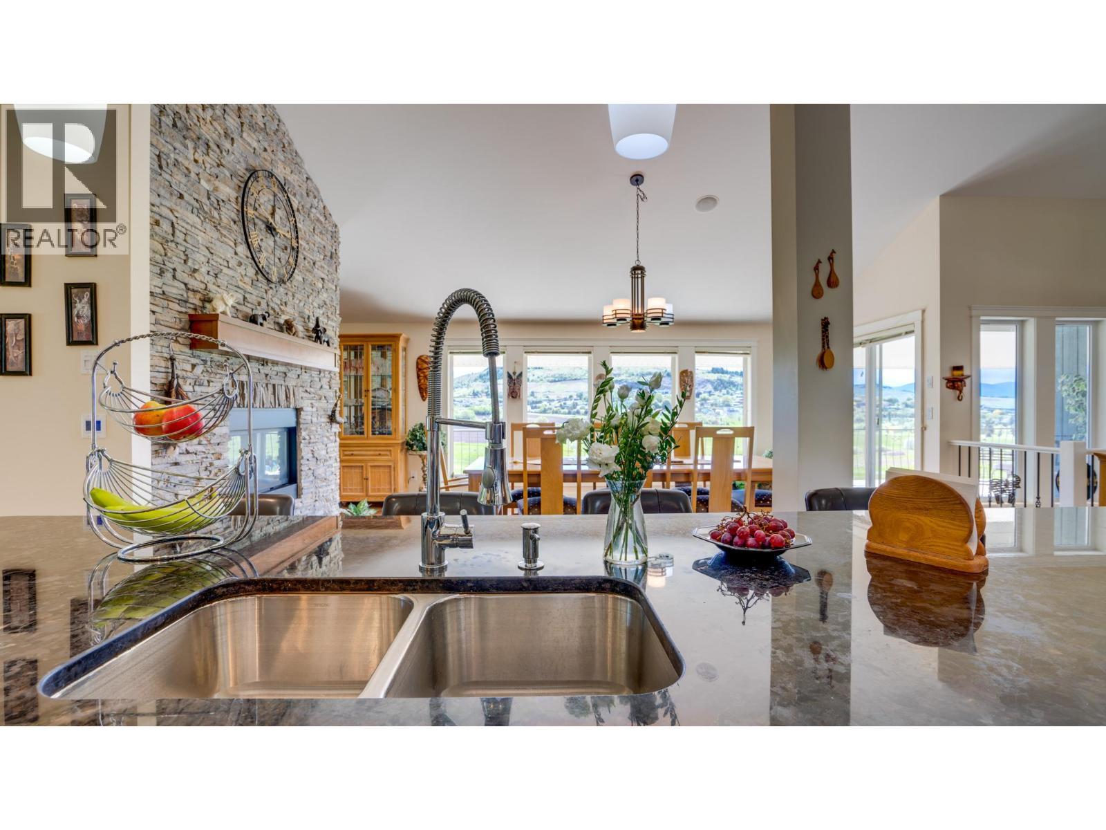 620 Mountview Road, Vernon, BC - Indoor Photo Showing Kitchen With Double Sink