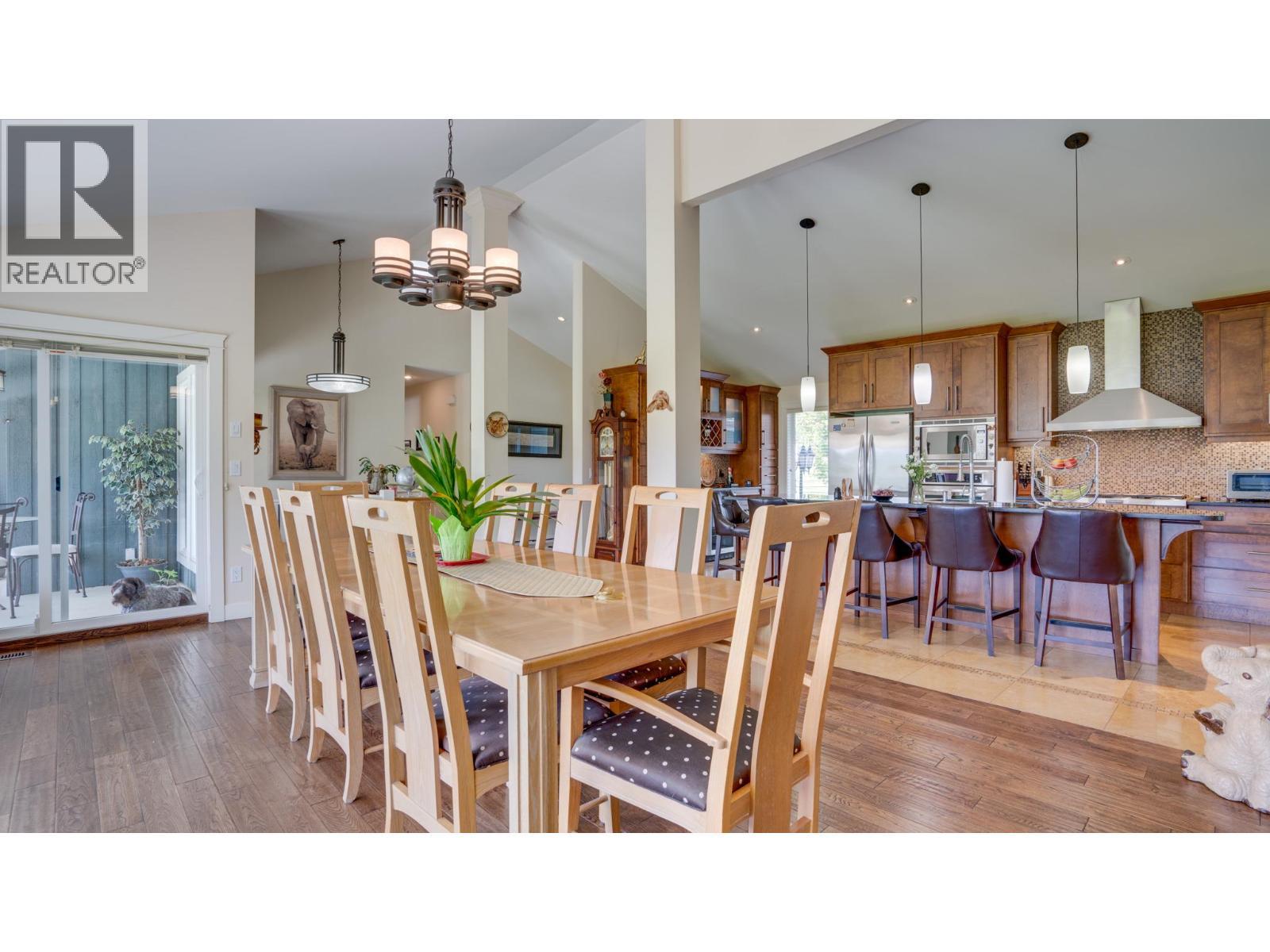 620 Mountview Road, Vernon, BC - Indoor Photo Showing Dining Room