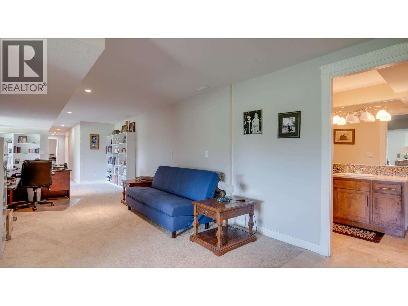 620 Mountview Road, Vernon, BC - Indoor Photo Showing Living Room
