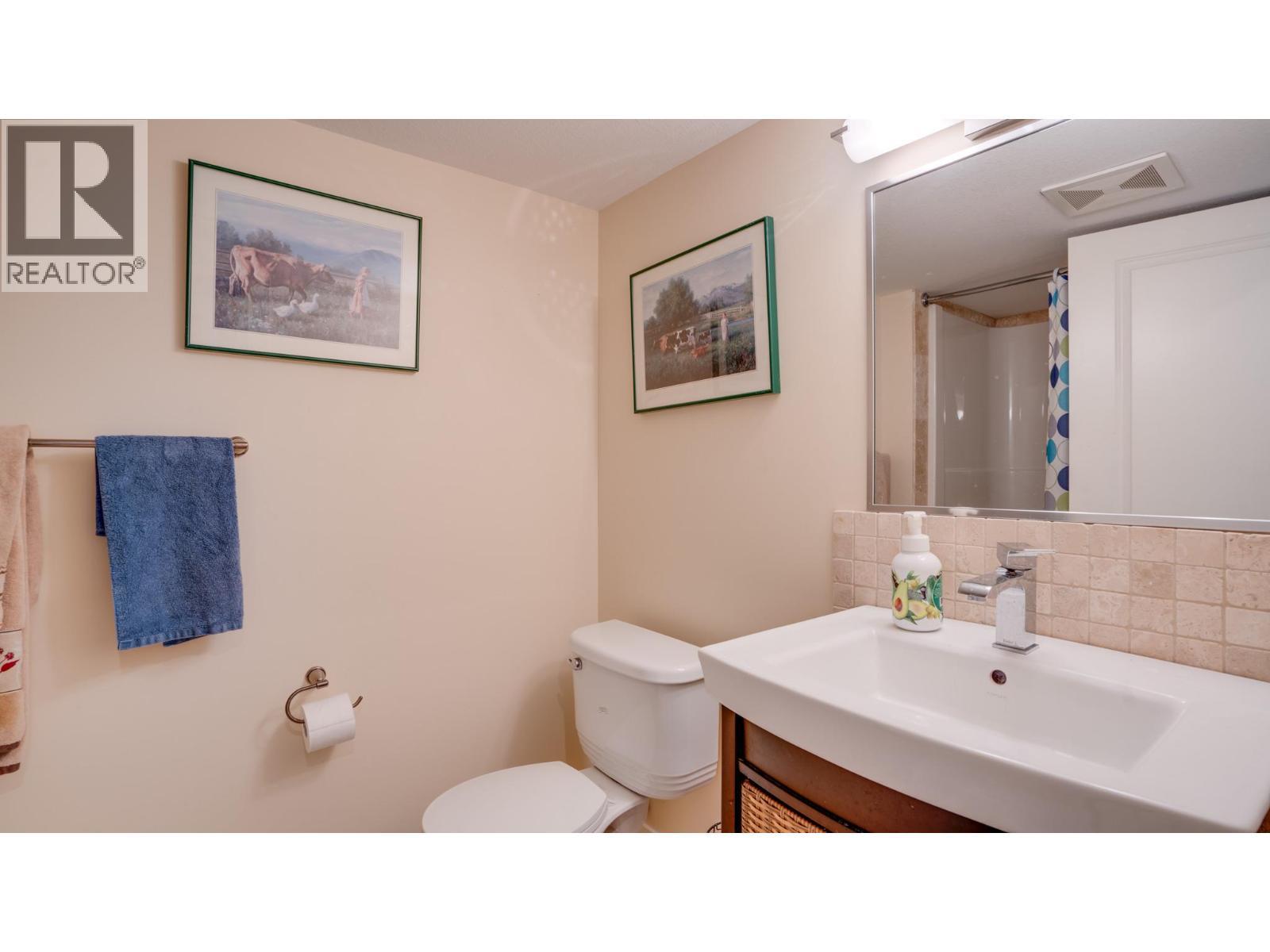 620 Mountview Road, Vernon, BC - Indoor Photo Showing Bathroom