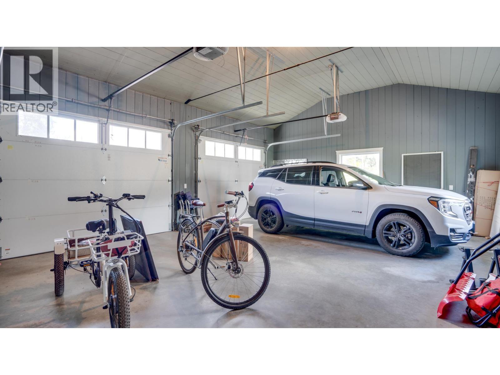 620 Mountview Road, Vernon, BC - Indoor Photo Showing Garage