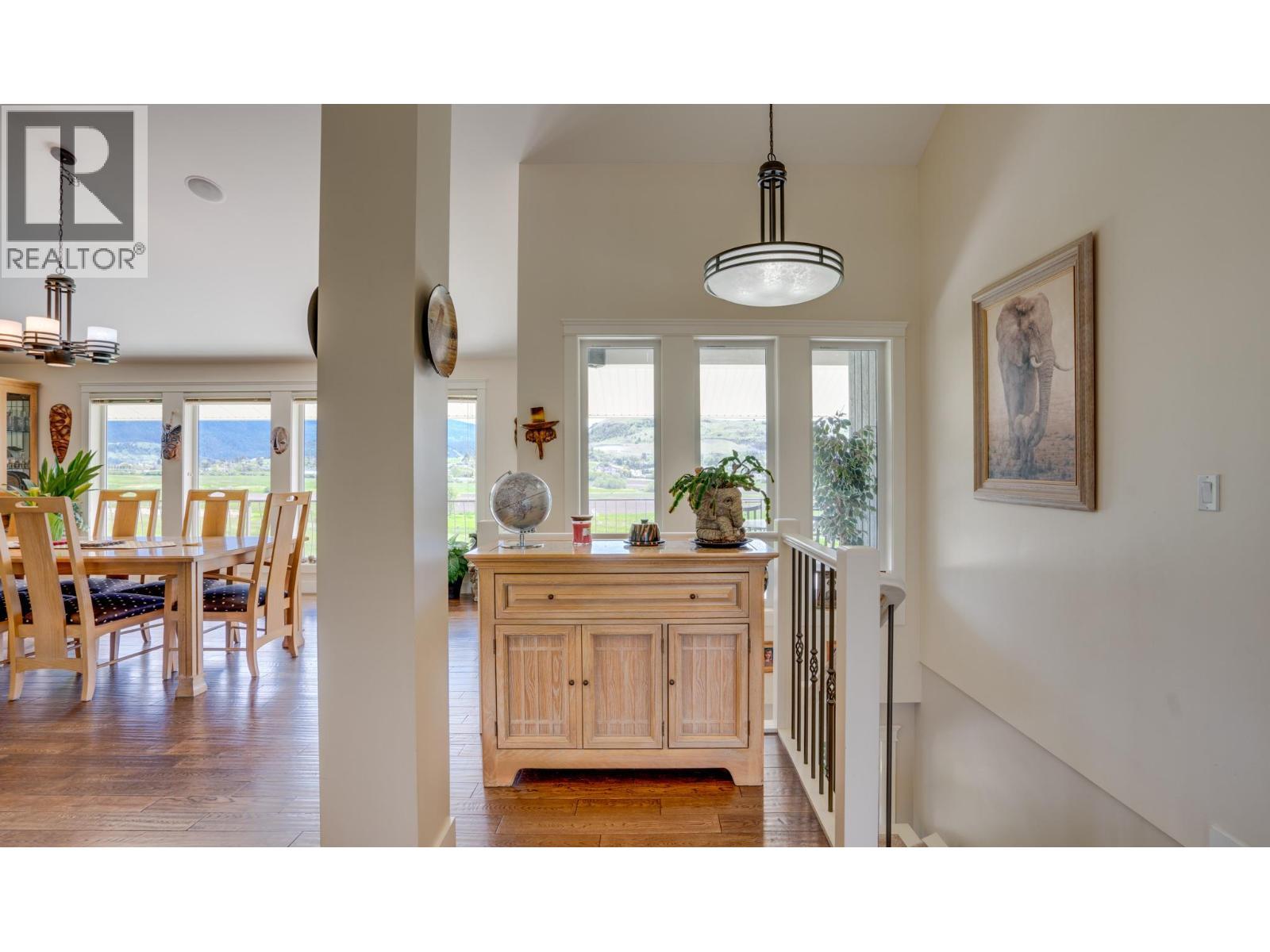 620 Mountview Road, Vernon, BC - Indoor Photo Showing Dining Room