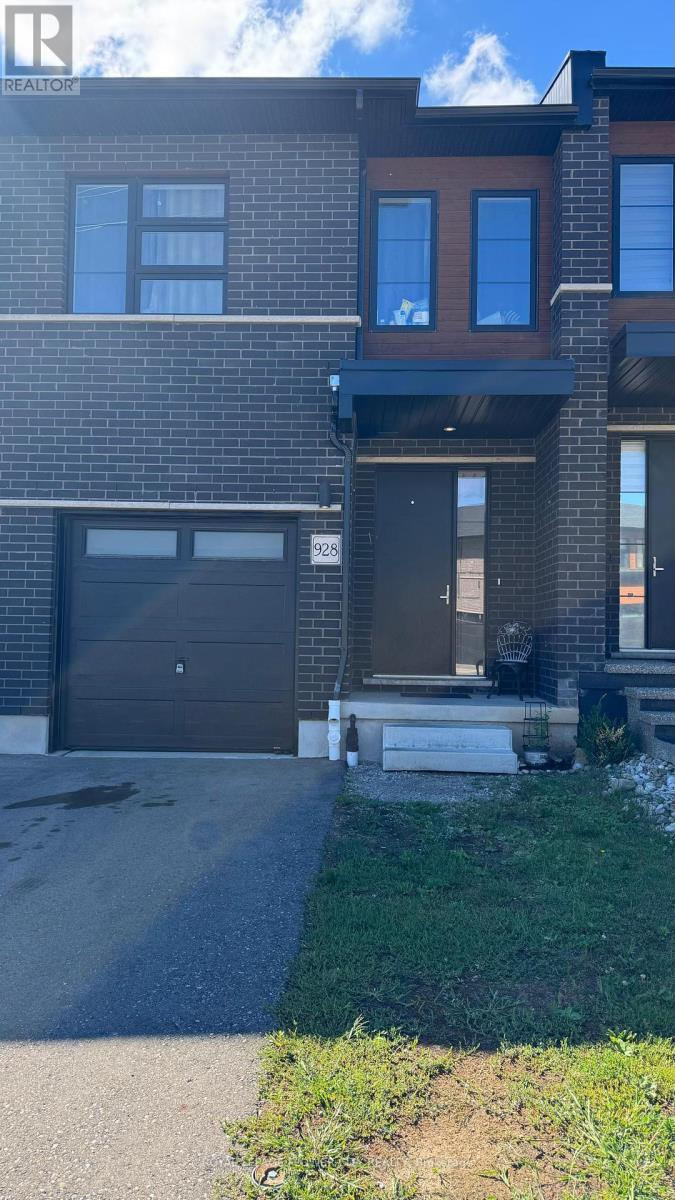 928 Robert Ferrie Drive, Kitchener, ON - Outdoor